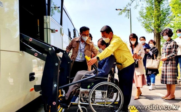 여수시장애인종합복지관, 20일 휠체어 리프트 버스 시승식2.jpg