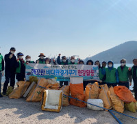 여수시 한려동‧동문동 새마을회원, 관광객맞이 해안가 청결활동 펼쳐